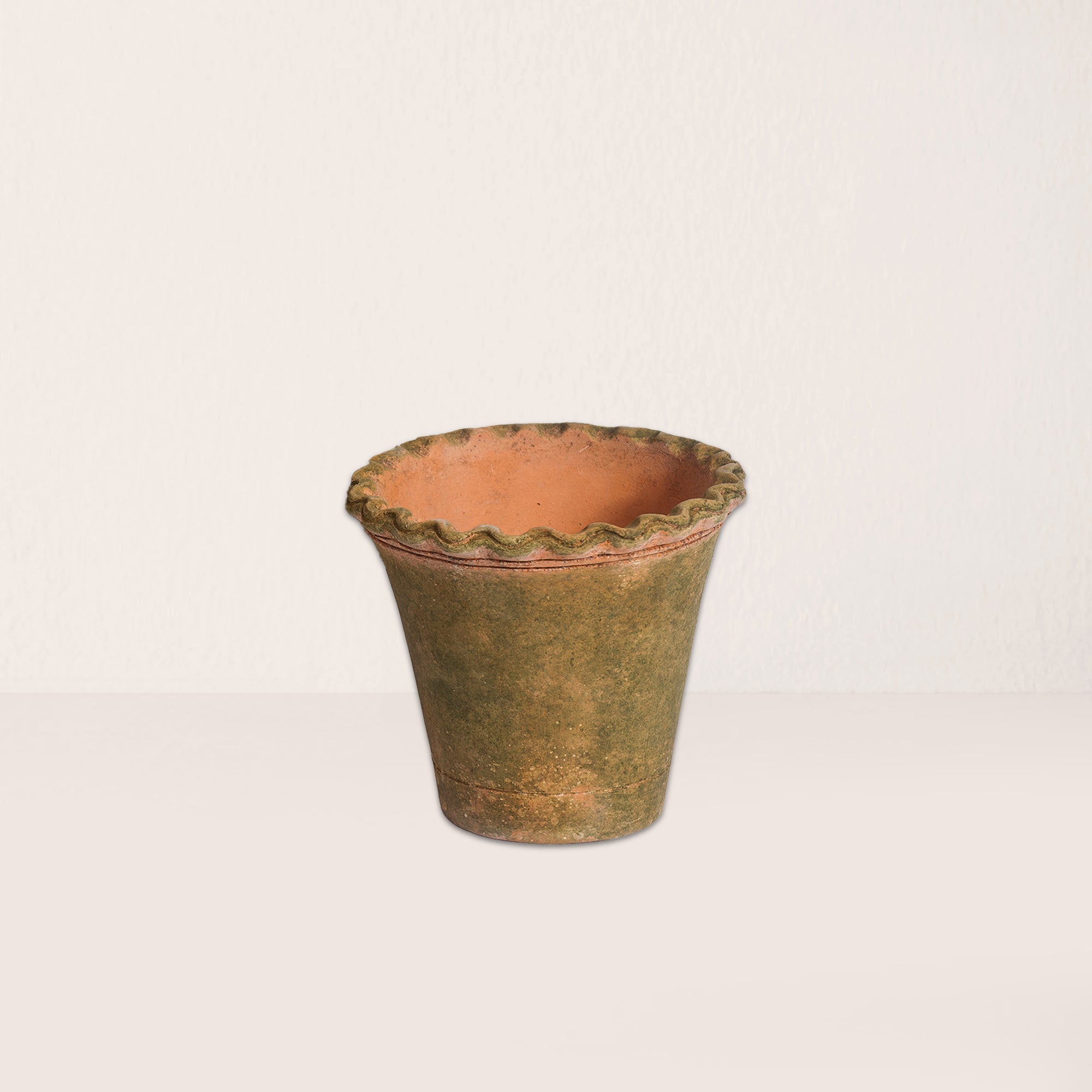 Aged Pie Crust Nursery Short Planter - Small