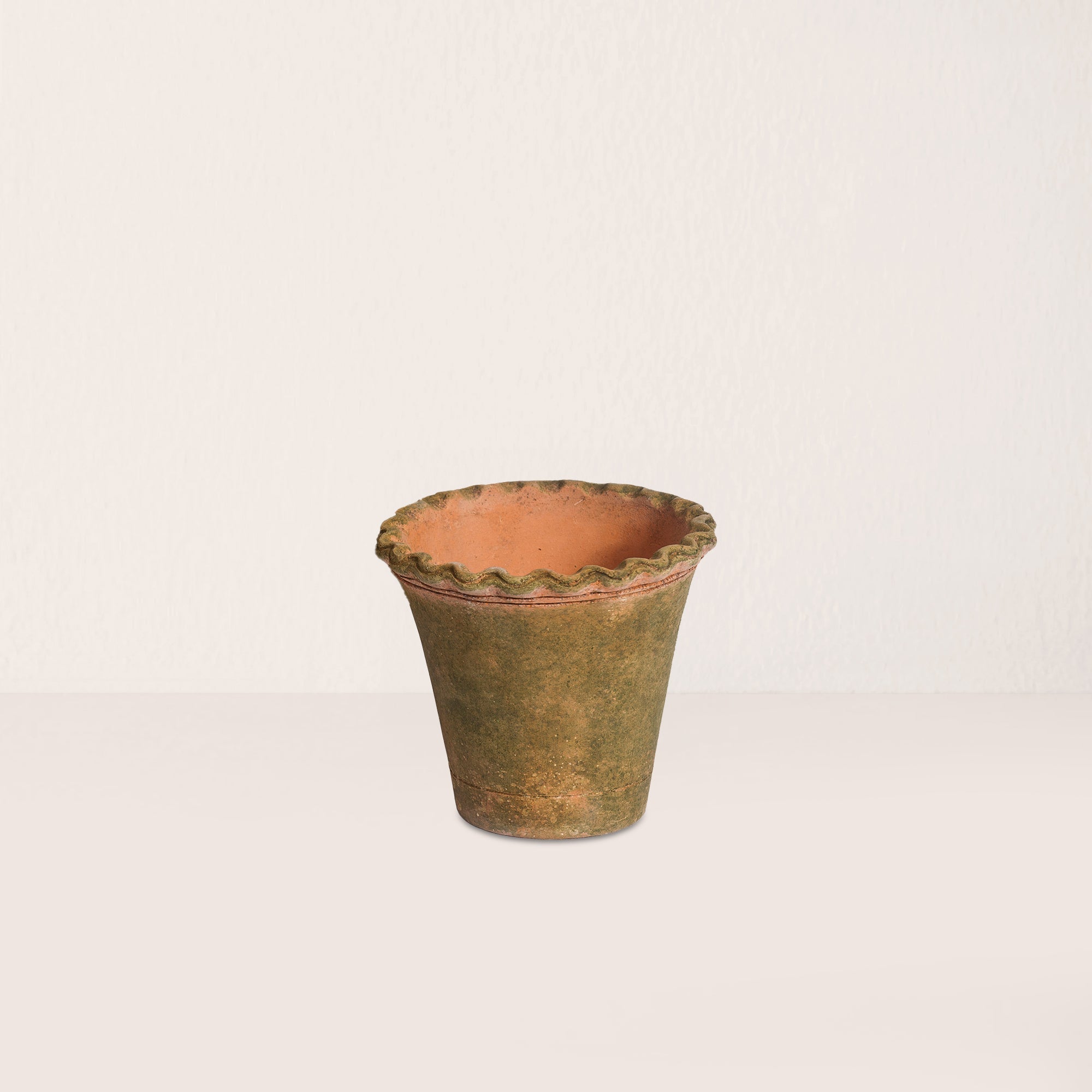 Aged Pie Crust Nursery Short Planter - X-Small