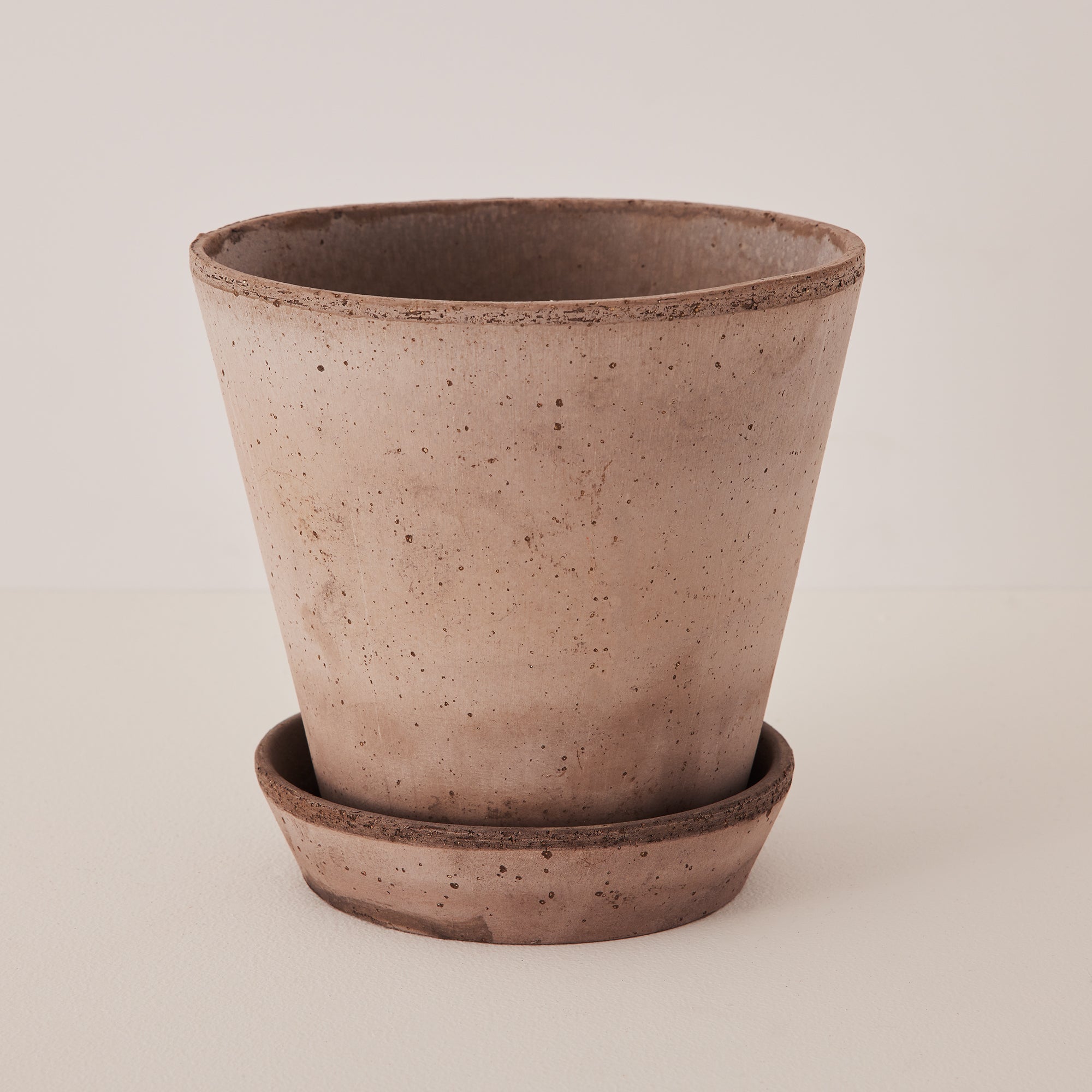 Julie Ø17 Planter & Saucer