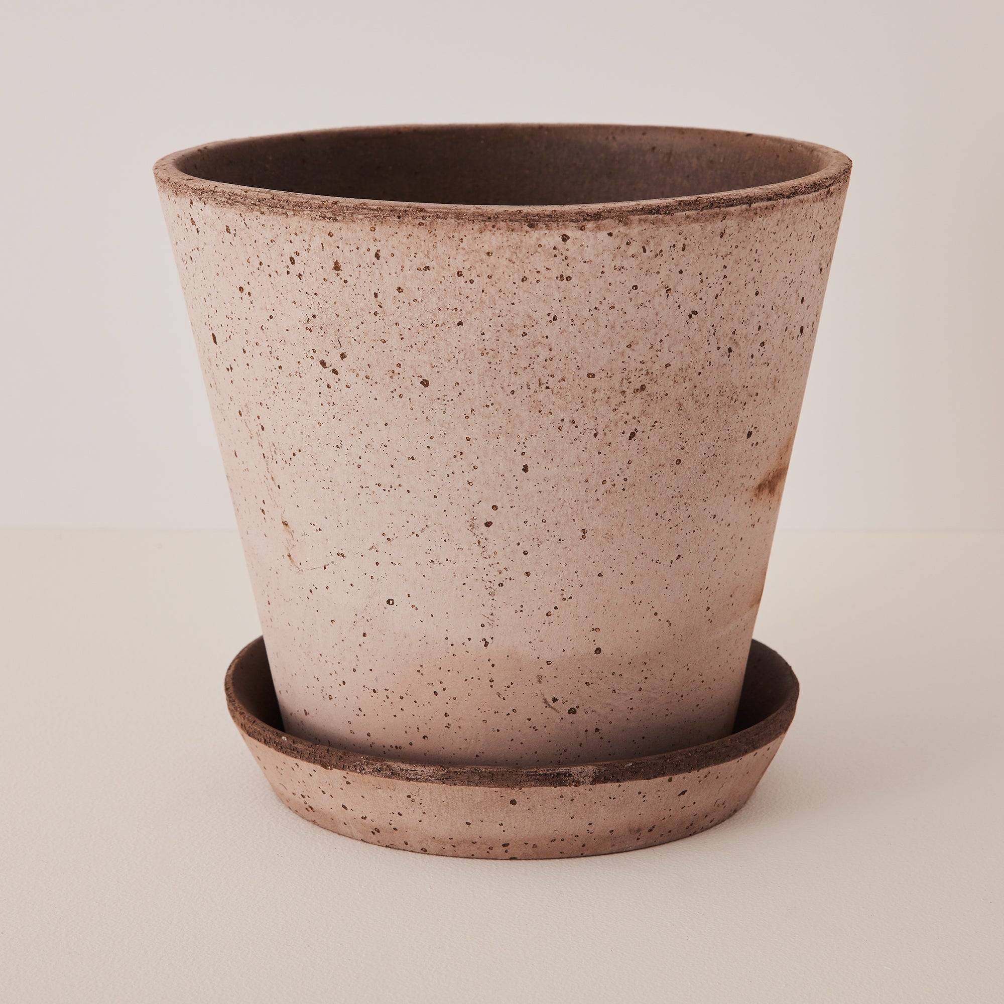 Julie Ø21 Planter & Saucer