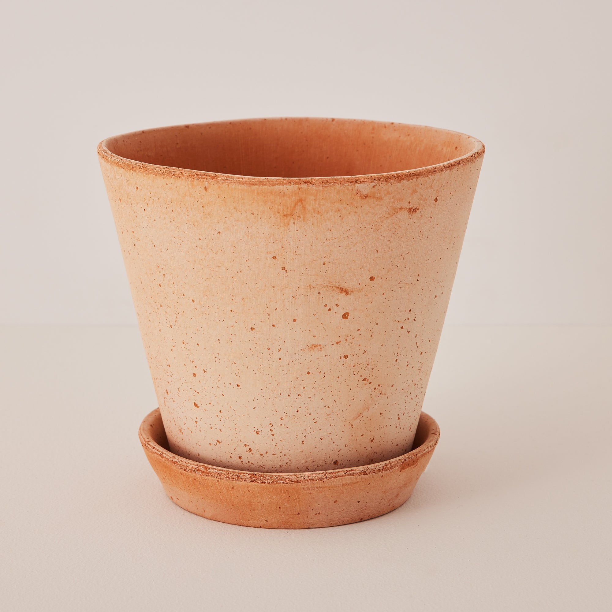 Julie Ø17 Planter & Saucer