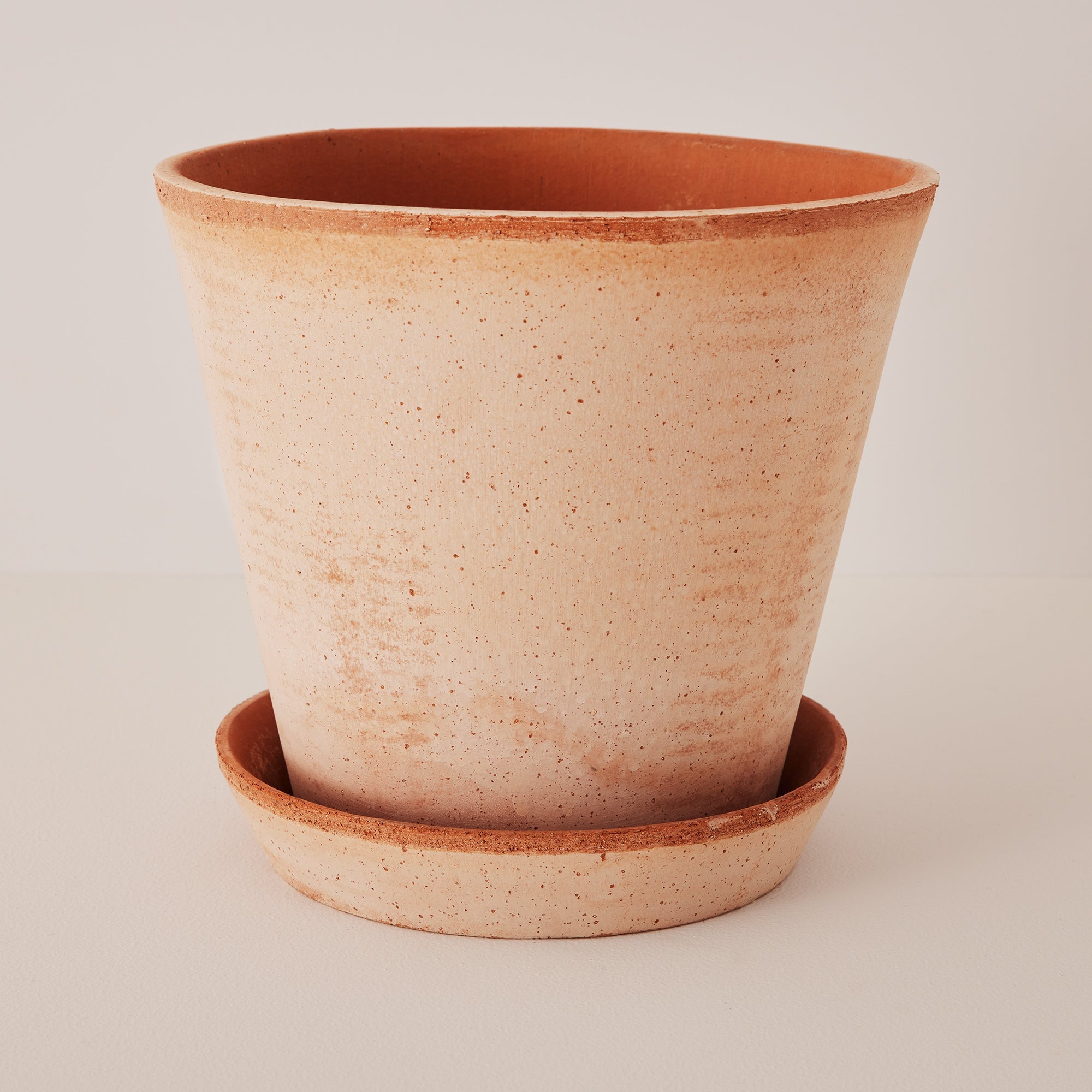 Julie Ø21 Planter & Saucer